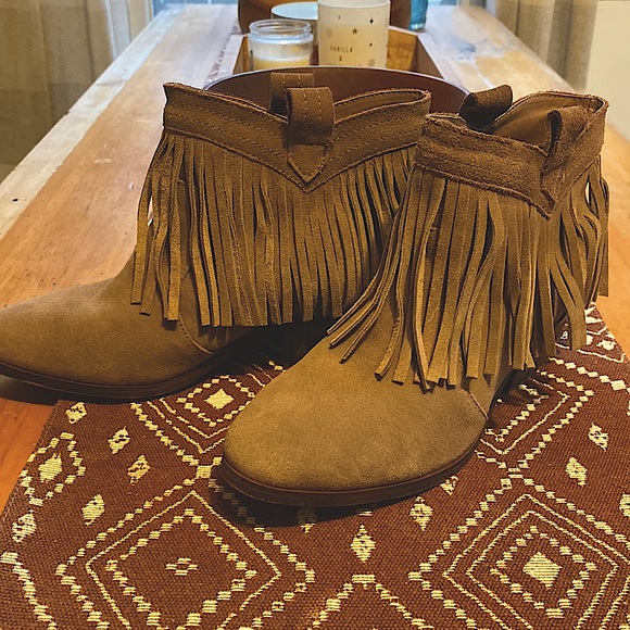 Restricted Shoes - Suede fringed booties
